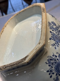 A Chinese blue and white dish, tureen and stand with floral design, Qianlong