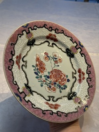 Four Chinese famille rose plates and a dish with floral design, Yongzheng/Qianlong