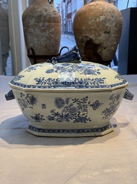 A Chinese blue and white dish, tureen and stand with floral design, Qianlong