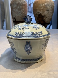 A Chinese blue and white dish, tureen and stand with floral design, Qianlong