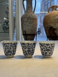 Nine Chinese blue and white cups and 12 saucers, Kangxi