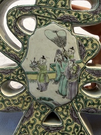 A pair of Chinese verte biscuit 'Shou' wine ewers, 19th C.