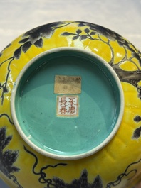 A Chinese grisaille yellow-ground 'Da Ya Zhai 大雅齋' bowl, Yong Qing Chang Chun 永慶長春 mark, 19th C.
