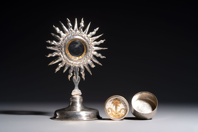 A silver 'Sunburst' reliquary monstrance with a sealed relic of the Cross, Flanders or France, 18th C.