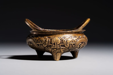 A Chinese bronze tripod 'Dragon' censer with two handles, Xuande mark, 19th C.