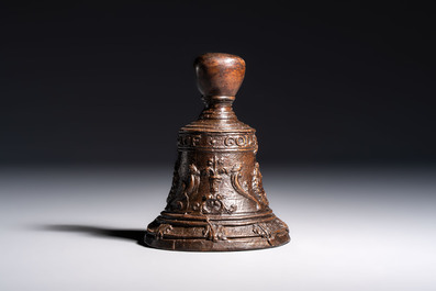 A cast bronze table bell, inscribed 'Lof God van Al', The Netherlands, 17/18th C.