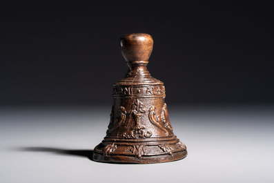 A cast bronze table bell, inscribed 'Lof God van Al', The Netherlands, 17/18th C.