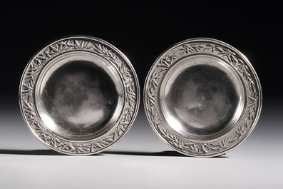 A pair of Chinese silver jarlets, a pair of saucer dishes, a rectangular casket and a cylindrical box, 19/20th C.