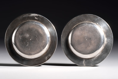 A pair of Chinese silver jarlets, a pair of saucer dishes, a rectangular casket and a cylindrical box, 19/20th C.