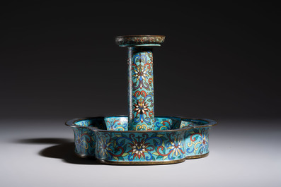 A Chinese cloisonn&eacute; candleholder with quatrefoil base, 19/20th C.