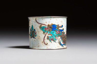 A Chinese enamelled silver 'Dragon' napkin ring, a pair of silver buckles and a pair of cloisonn&eacute; buckles, 19/20th C.