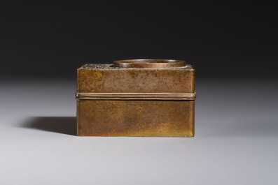 Two Chinese bronze censers and an oil lamp, Xuande and Jin Chun Yuan 金椿源 mark, 19/20th C.