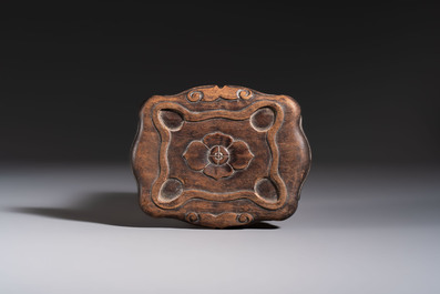 Two Chinese bronze censers and an oil lamp, Xuande and Jin Chun Yuan 金椿源 mark, 19/20th C.