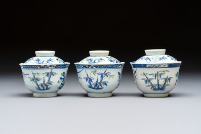 Three Chinese enamelled blue and white covered bowls on stands and a famille rose vase, Kangxi and Tongzhi mark, 19/20th C.