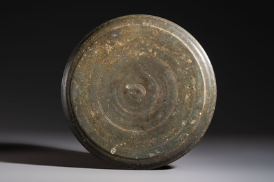 A fine Mughal silver- and brass-inlaid metal alloy Bidri tray, Bidar, Deccan, India, 17th C.