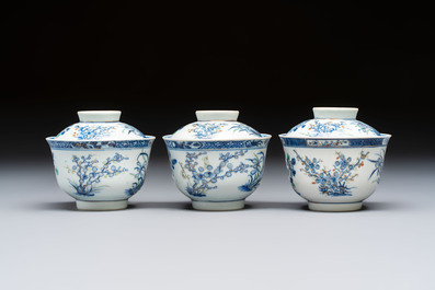 Three Chinese enamelled blue and white covered bowls on stands and a famille rose vase, Kangxi and Tongzhi mark, 19/20th C.