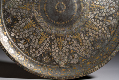 A fine Mughal silver- and brass-inlaid metal alloy Bidri tray, Bidar, Deccan, India, 17th C.
