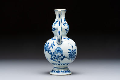 A Chinese blue and white 'Floral' ewer, Transitional period