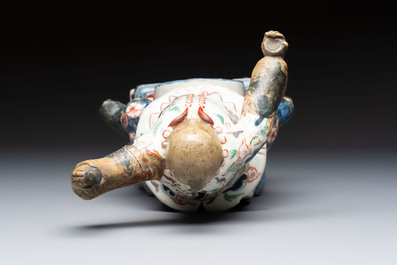 A rare Japanese Imari figural table fountain or spirit keg, Edo, late 17/early 18th C.