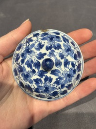 A large collection of 152 pieces, mainly Chinese porcelain covers, Kangxi and later