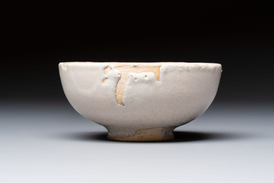 An unusual early Italian maiolica bowl with a two-headed mythical bird, 15th C.