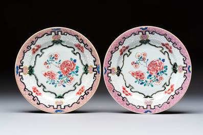 Four Chinese famille rose plates and a dish with floral design, Yongzheng/Qianlong