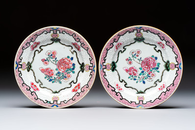 Four Chinese famille rose plates and a dish with floral design, Yongzheng/Qianlong