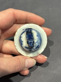 A large collection of 152 pieces, mainly Chinese porcelain covers, Kangxi and later