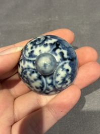 A large collection of 152 pieces, mainly Chinese porcelain covers, Kangxi and later