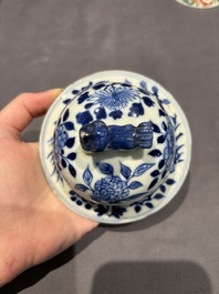 A large collection of 152 pieces, mainly Chinese porcelain covers, Kangxi and later