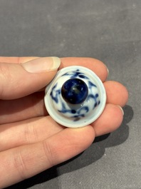 A large collection of 152 pieces, mainly Chinese porcelain covers, Kangxi and later
