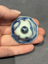 A large collection of 152 pieces, mainly Chinese porcelain covers, Kangxi and later