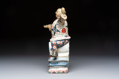 A rare Japanese Imari figural table fountain or spirit keg, Edo, late 17/early 18th C.