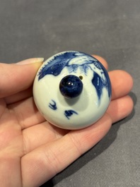 A large collection of 152 pieces, mainly Chinese porcelain covers, Kangxi and later