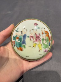 A large collection of 152 pieces, mainly Chinese porcelain covers, Kangxi and later