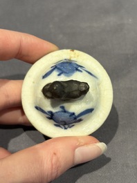 A large collection of 152 pieces, mainly Chinese porcelain covers, Kangxi and later