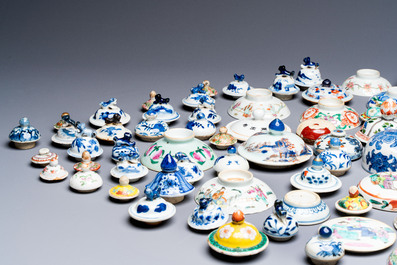 A large collection of 152 pieces, mainly Chinese porcelain covers, Kangxi and later