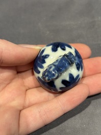 A large collection of 152 pieces, mainly Chinese porcelain covers, Kangxi and later