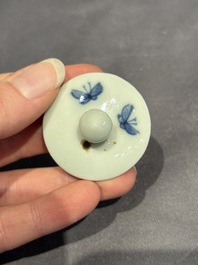 A large collection of 152 pieces, mainly Chinese porcelain covers, Kangxi and later