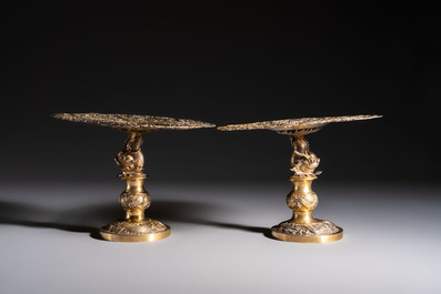 A pair of Chinese gilt-silver 'Dragon' tazzas, Heng Lai 恒來 marks, 19/20th C.