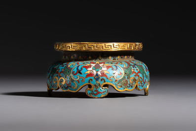 A Chinese cloisonn&eacute; and jade 'Da Ji 大吉 and Tian Xi 天喜' double-gourd vase and stand , 19/20th C.