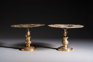 A pair of Chinese gilt-silver 'Dragon' tazzas, Heng Lai 恒來 marks, 19/20th C.