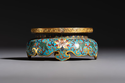 A Chinese cloisonn&eacute; and jade 'Da Ji 大吉 and Tian Xi 天喜' double-gourd vase and stand , 19/20th C.