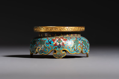 A Chinese cloisonn&eacute; and jade 'Da Ji 大吉 and Tian Xi 天喜' double-gourd vase and stand , 19/20th C.