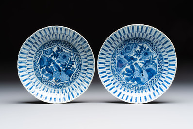 Four Chinese 'Kraak' blue and white plates with a bird on a rock, Wanli