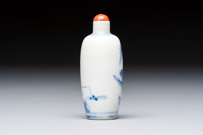A Chinese blue and white 'Fisherman' snuff bottle, 19th C.