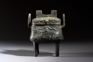 An inscribed Chinese archaic bronze food vessel and cover with double-dragon design, 'Yu Fang Ding 圉方鼎', Western Zhou