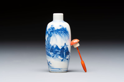 A Chinese blue and white 'Fisherman' snuff bottle, 19th C.
