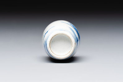 A Chinese blue and white 'Fisherman' snuff bottle, 19th C.