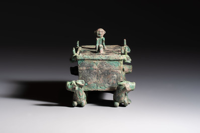 A Chinese archaic bronze cosmetic box standing on four stylised buffalo-form feet, Lian 奩, Eastern Zhou/Spring and Autumn